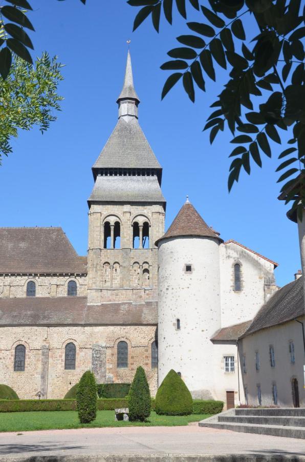 Au Bord De L'Eau Appartement 50 M2 Chambon-sur-Voueize Esterno foto