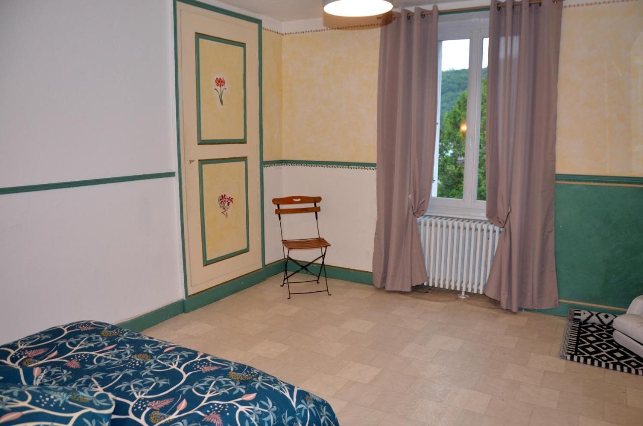 Au Bord De L'Eau Appartement 50 M2 Chambon-sur-Voueize Esterno foto