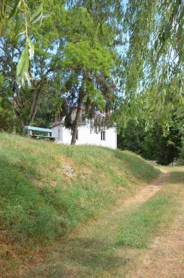Au Bord De L'Eau Appartement 50 M2 Chambon-sur-Voueize Esterno foto