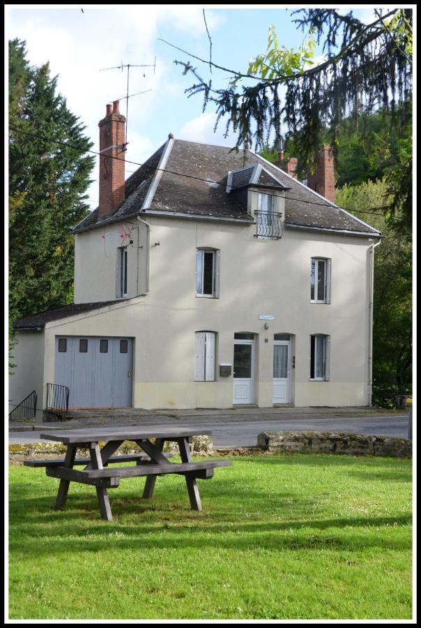 Au Bord De L'Eau Appartement 50 M2 Chambon-sur-Voueize Esterno foto