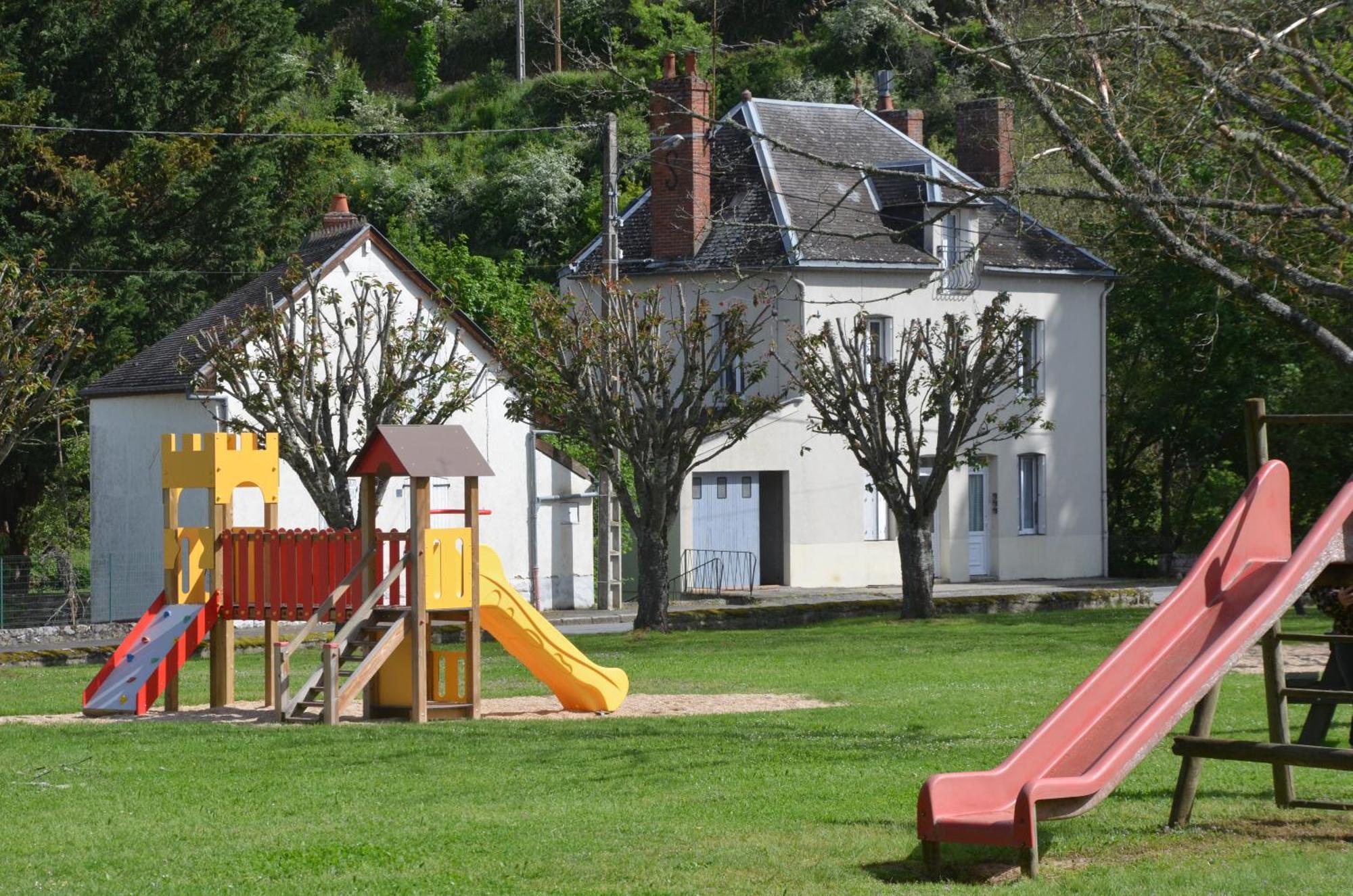 Au Bord De L'Eau Appartement 50 M2 Chambon-sur-Voueize Esterno foto